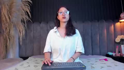 lunar_lustx online show from June 28, 12:11 pm