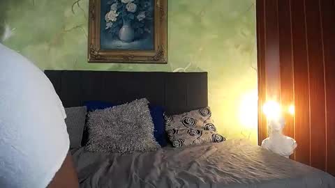 Snapshot of lunar_shade chatting on February 3, 9:09 pm jesus online show from February 3, 9:09 pm