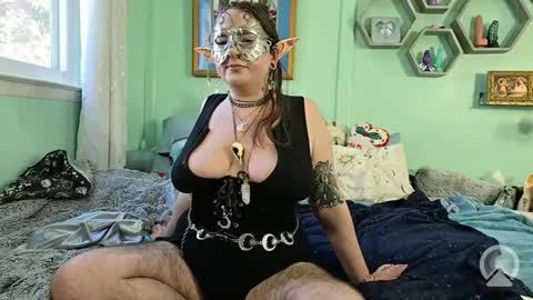 Snapshot of lunarfaestellaris chatting on January 15, 7:50 pm Lunar Fae Stellaris online show from January 15, 7:50 pm