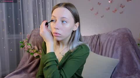 Kelly online show from April 4, 5:21 pm