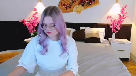 lunariafox online show from March 14, 2:33 pm