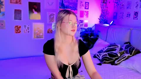 lunariafox online show from April 9, 2:55 pm