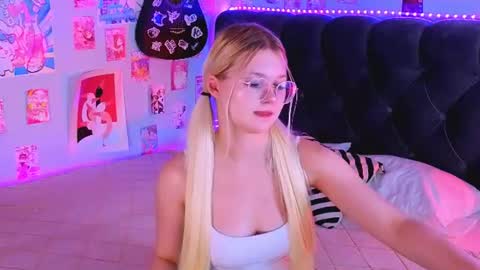 lunariafox online show from July 15, 2:55 pm