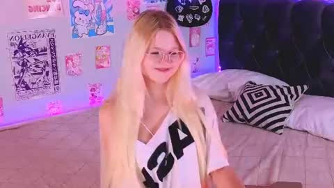 lunariafox online show from July 28, 4:39 pm