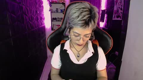 lunarichy online show from February 11, 8:47 pm