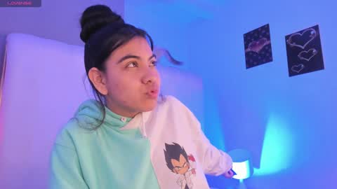 Snapshot of lunariddle chatting on December 9, 12:51 pm .. .. online show from December 9, 12:51 pm