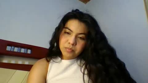 Snapshot of lunariddle chatting on December 19, 7:51 pm .. .. online show from December 19, 7:51 pm