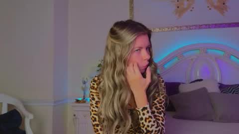 Luna Rishi online show from October 10, 11:53 am