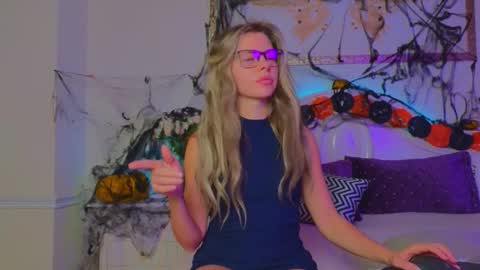 Luna Rishi online show from October 21, 11:44 am