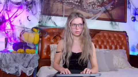 Luna Rishi online show from October 25, 11:51 am