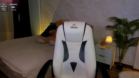 Lily online show from November 9, 5:28 am