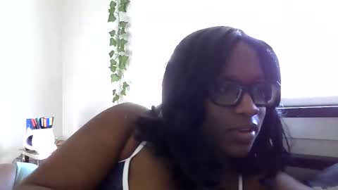lunarnoelle online show from February 13, 11:01 pm