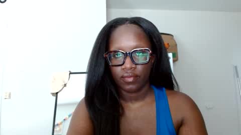 lunarnoelle online show from March 18, 6:11 pm