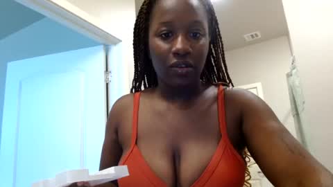 lunarnoelle online show from June 28, 1:00 am