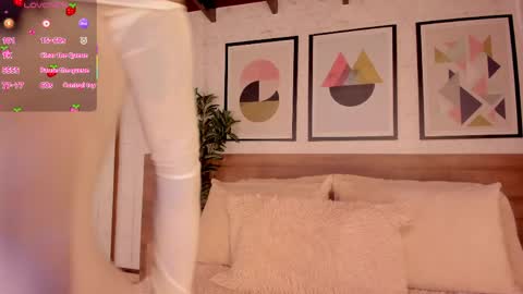 Luna Ruso  online show from April 12, 7:30 pm