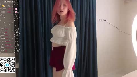 Laura online show from September 29, 7:19 pm