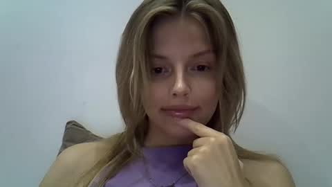 Luna  online show from September 25, 8:12 pm