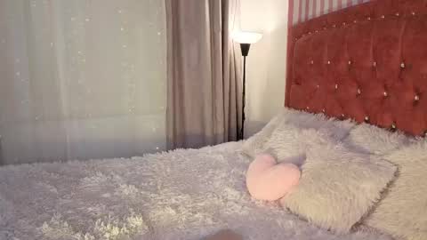 lunavelvet7 online show from April 18, 7:07 pm