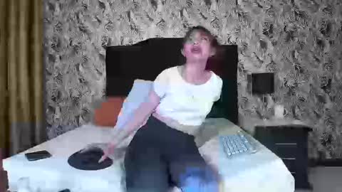   Luna velvet   online show from September 23, 1:36 pm