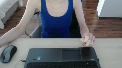 Snapshot of lunavibe_ chatting on May 18, 12:44 pm lunavibe_ online show from May 18, 12:44 pm