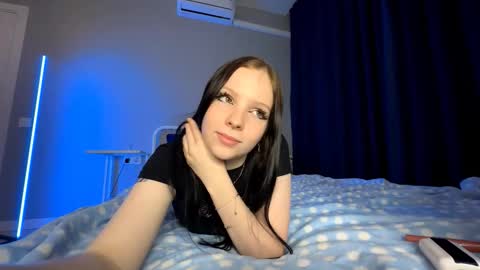 Snapshot of lunavoyce chatting on November 8, 2:50 pm Lunavoyce online show from November 8, 2:50 pm