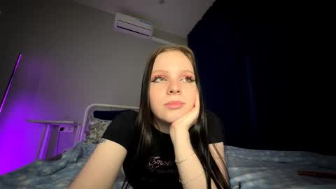 Snapshot of lunavoyce chatting on November 9, 4:16 pm Lunavoyce online show from November 9, 4:16 pm