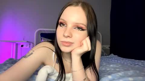 Snapshot of lunavoyce chatting on November 10, 3:00 pm Lunavoyce online show from November 10, 3:00 pm