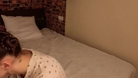 Snapshot of lunawisp chatting on February 25, 2:10 am Kira online show from February 25, 2:10 am