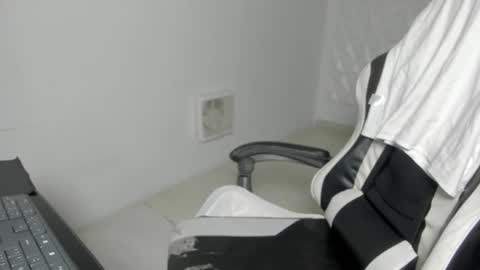 lunay_bigcock420 online show from February 22, 9:13 pm