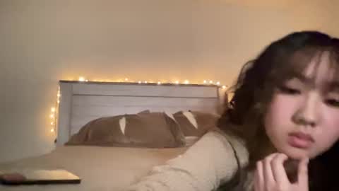 Snapshot of lunazone chatting on December 20, 5:57 am Lunadreams online show from December 20, 5:57 am