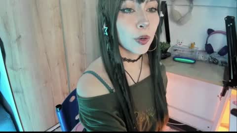 Snapshot of lunivyra chatting on June 12, 4:17 pm lunivyra online show from June 12, 4:17 pm