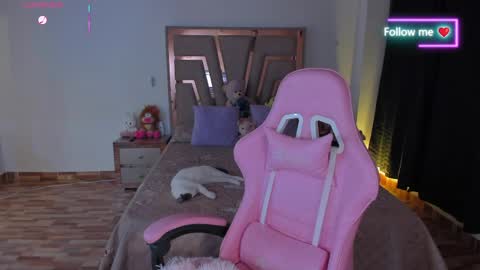 LUNA ROSE online show from April 1, 4:24 am