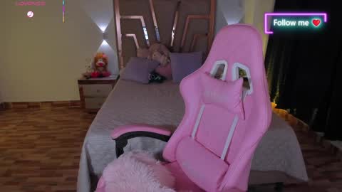 LUNA ROSE online show from April 9, 6:19 am