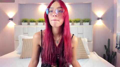 L U N N A online show from December 16, 4:39 am