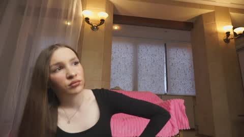 Luna online show from May 1, 3:49 pm