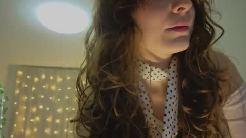 lunoria online show from April 5, 8:39 pm