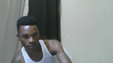 Snapshot of luoislove chatting on January 6, 9:13 am luoislove online show from January 6, 9:13 am