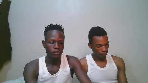 Snapshot of luoislove chatting on February 14, 6:21 am luoislove online show from February 14, 6:21 am