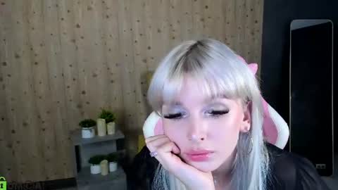 Snapshot of lura_lust chatting on July 20, 4:27 am Lura-Lust online show from July 20, 4:27 am