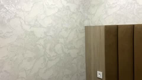 Lora online show from April 18, 1:04 pm