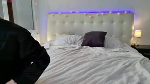 Snapshot of lust4elise chatting on March 21, 8:19 am Frank and Elise online show from March 21, 8:19 am