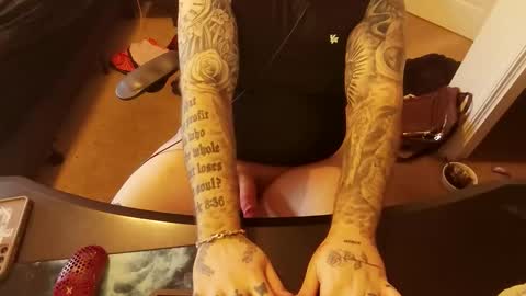 Snapshot of lustful17x chatting on November 9, 2:48 pm lustful17x online show from November 9, 2:48 pm