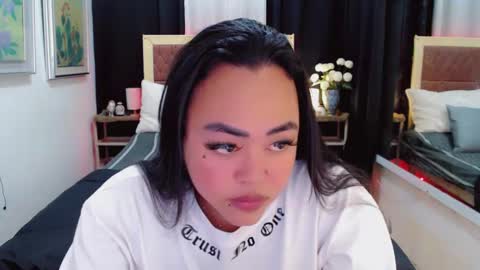 Snapshot of lustfuloffendertrina chatting on January 9, 11:36 am Trina online show from January 9, 11:36 am