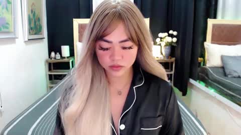 Snapshot of lustfuloffendertrina chatting on January 13, 4:18 am Trina online show from January 13, 4:18 am