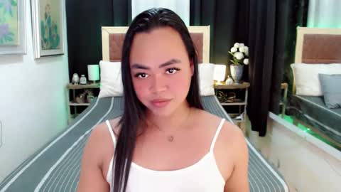 Snapshot of lustfuloffendertrina chatting on January 18, 5:10 am Trina online show from January 18, 5:10 am