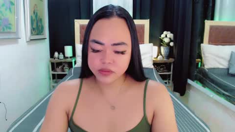 Snapshot of lustfuloffendertrina chatting on January 22, 8:51 am Trina online show from January 22, 8:51 am