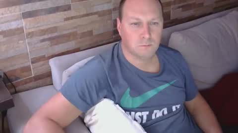 Snapshot of lustonfan chatting on April 23, 1:51 am lustonfan online show from April 23, 1:51 am