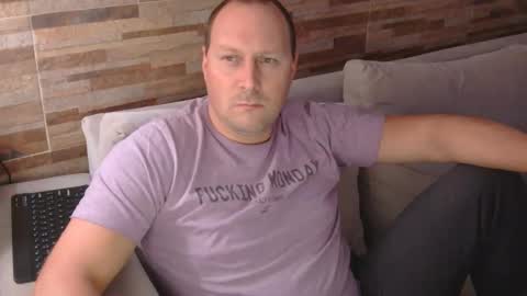 Snapshot of lustonfan chatting on April 28, 2:10 am lustonfan online show from April 28, 2:10 am