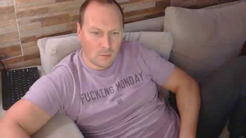 Snapshot of lustonfan chatting on April 28, 2:38 am lustonfan online show from April 28, 2:38 am