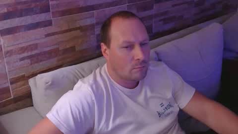 Snapshot of lustonfan chatting on May 5, 1:46 am lustonfan online show from May 5, 1:46 am